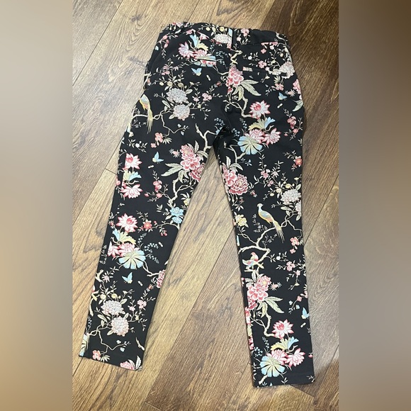 H&M collaboration with the iconic British wallpaper and textile house GP&J Baker - Picture 2 of 4